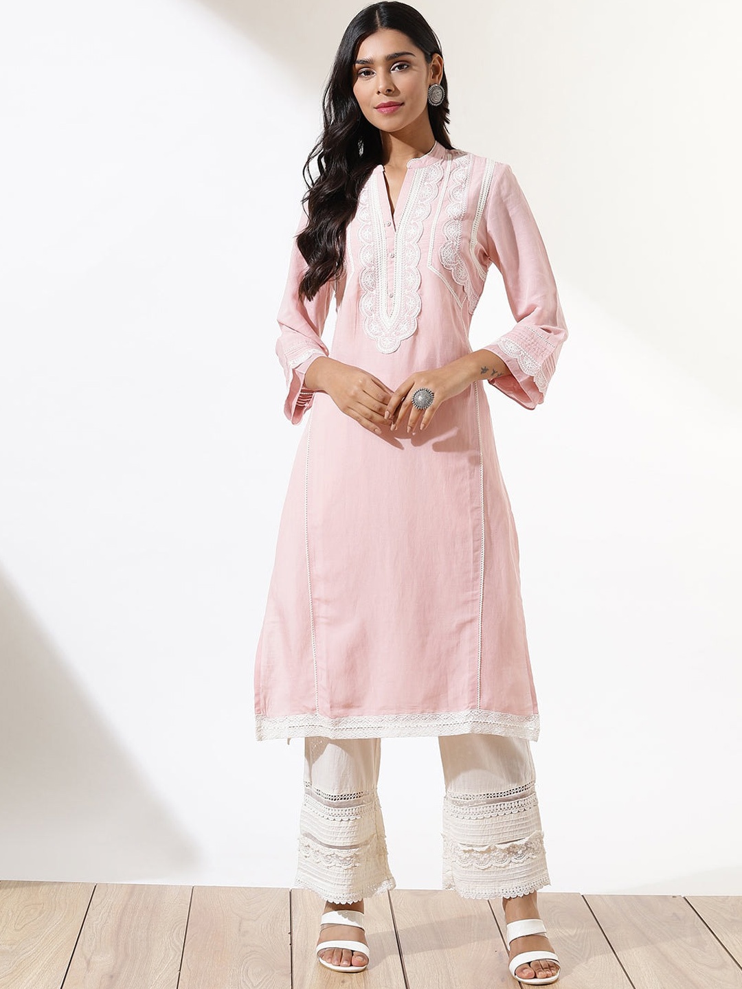 

Lakshita Women Pink Ethnic Motifs Yoke Design Thread Work Kurta