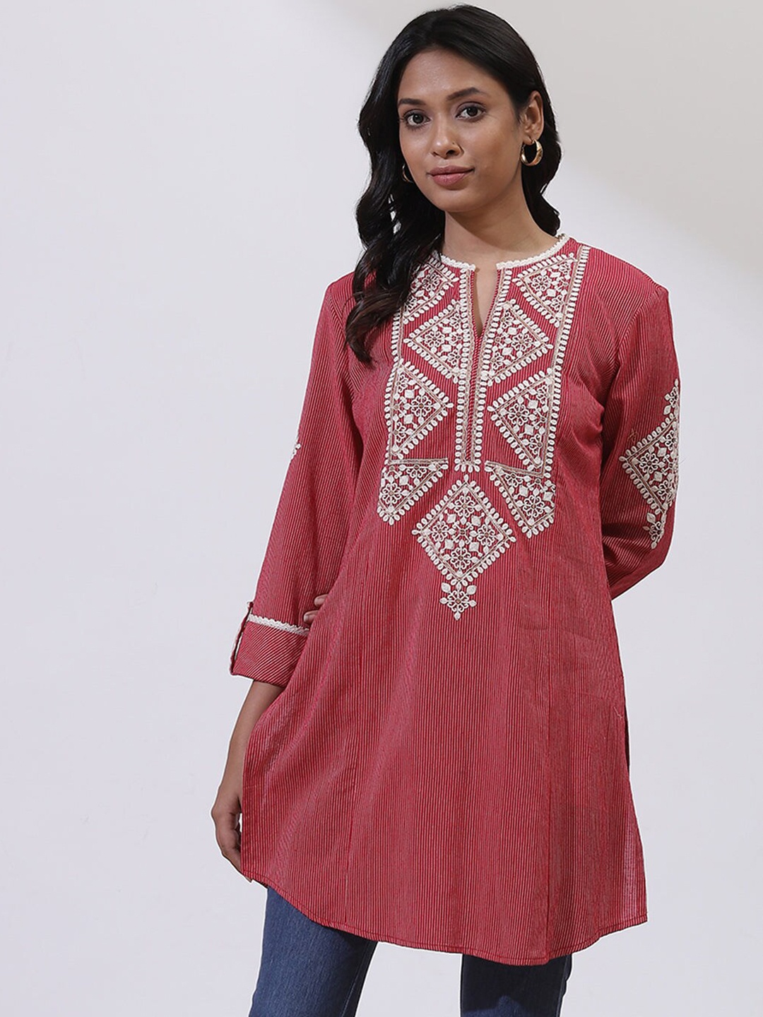 

Lakshita Women Red & Grey Geometric Embroidered Pure Cotton Kurti