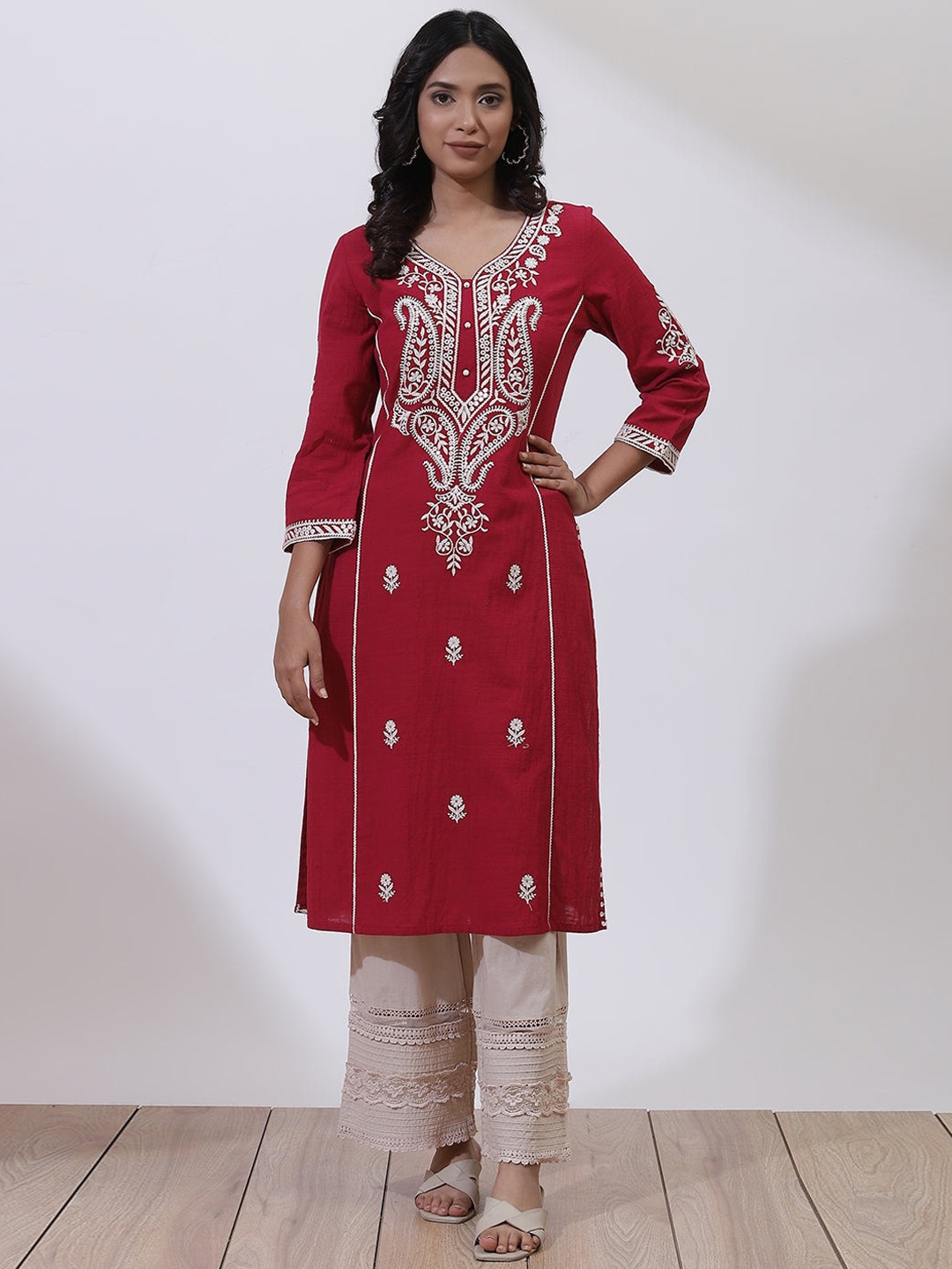 

Lakshita Women Red & White Floral Embroidered Thread Work Floral Kurta