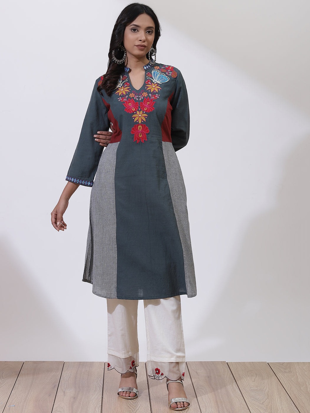 

Lakshita Women Green Embroidered Kurta