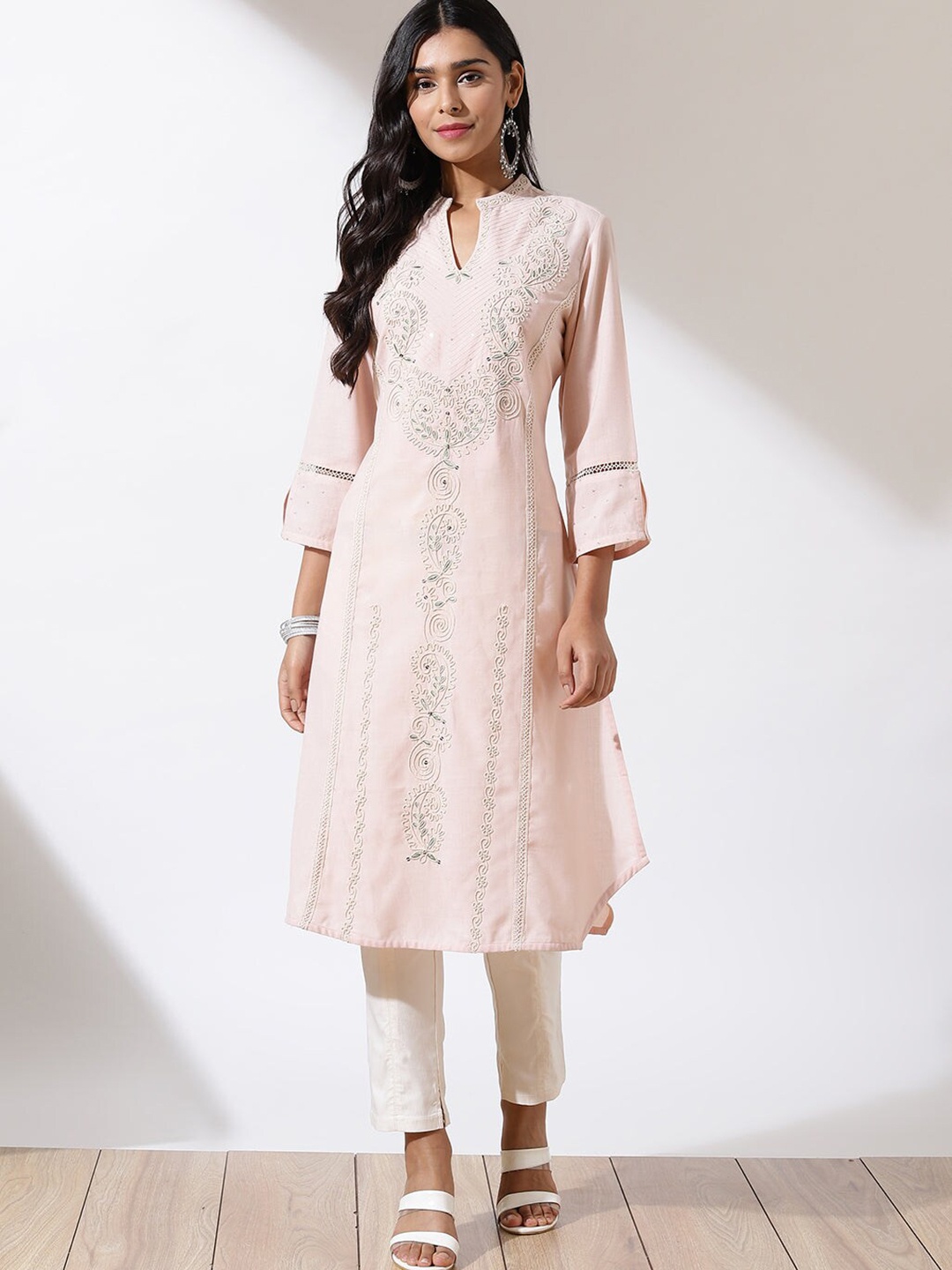 

Lakshita Women's Peach-Coloured Floral Embroidered Kurta