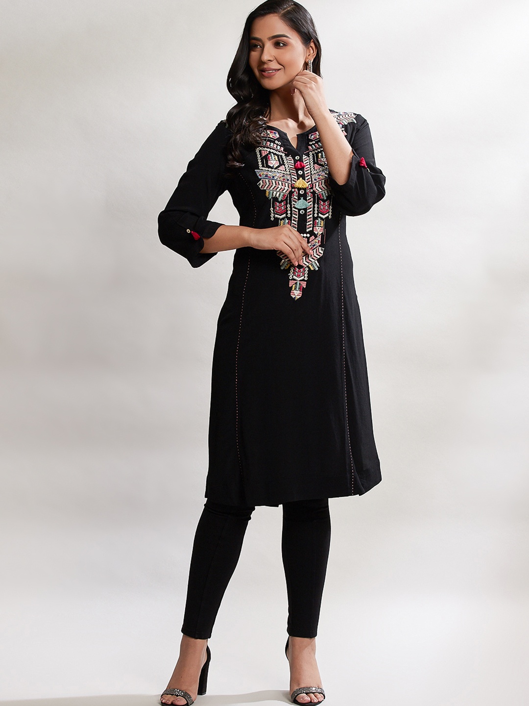 

Lakshita Women Black Floral Embroidered Thread Work Crepe Kurta