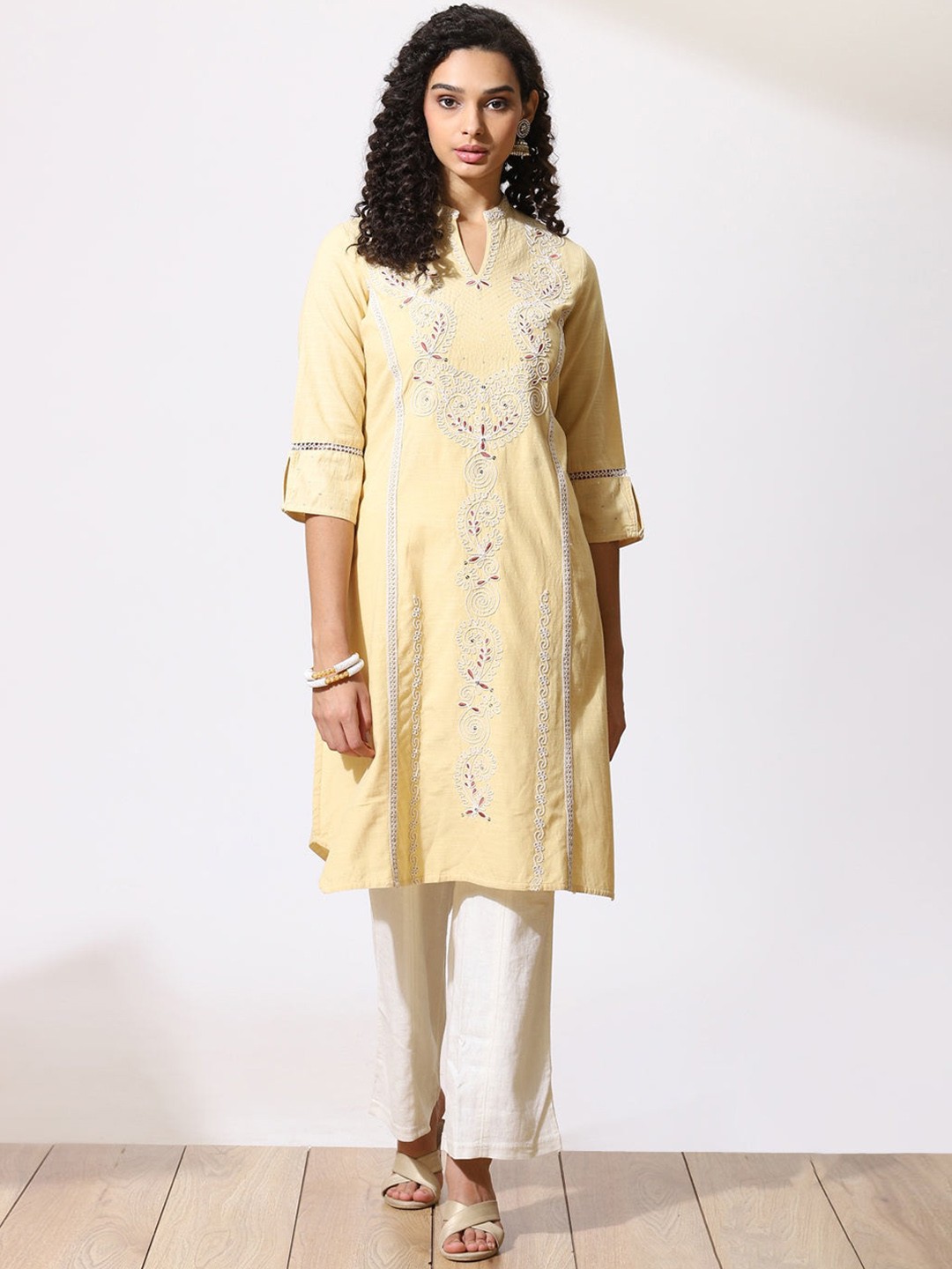 

Lakshita Women Yellow Ethnic Motifs Thread Work Kurta