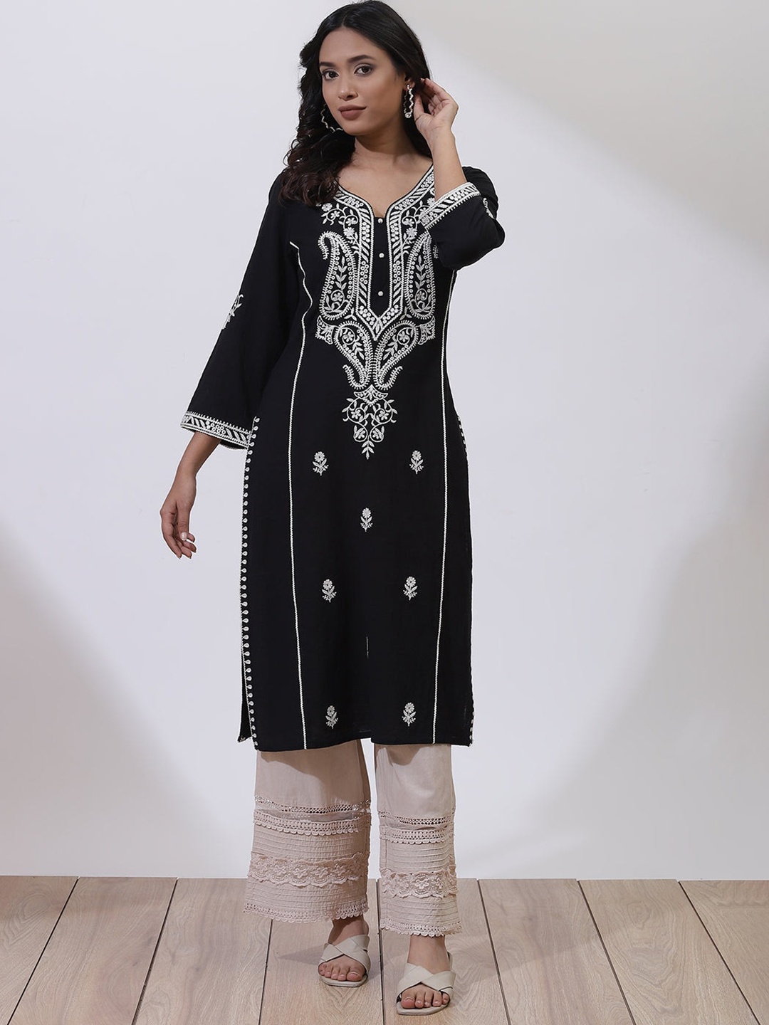 

Lakshita Women Black & White Ethnic Motifs Embroidered Kurta