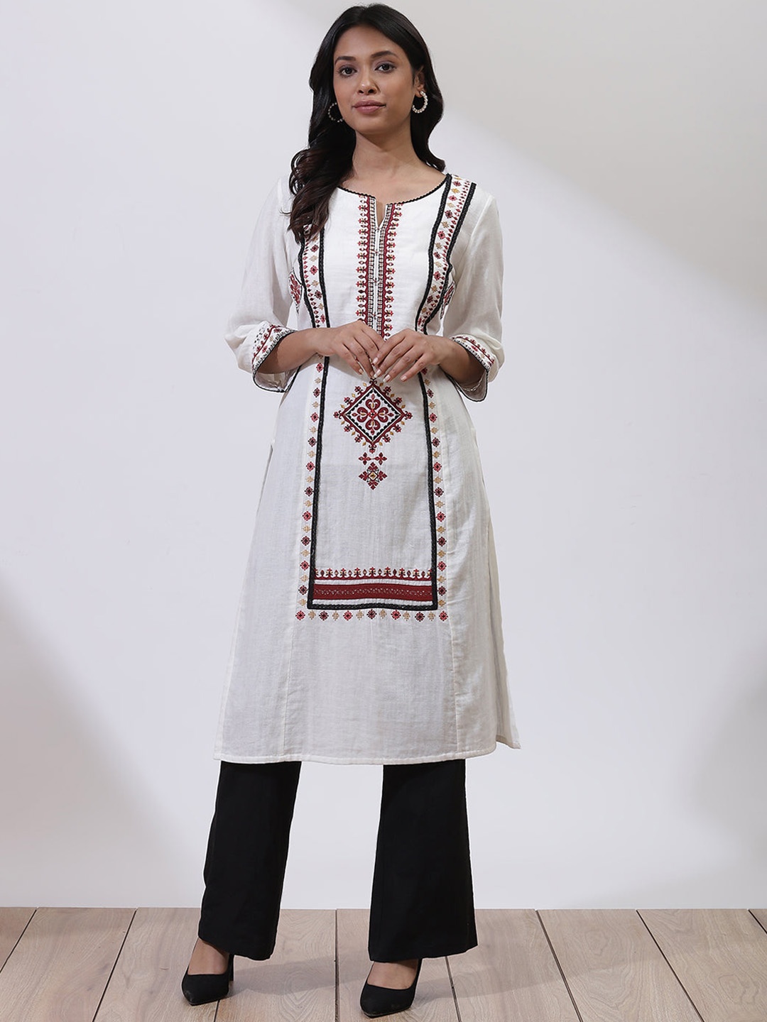 Lakshita Women White Geometric Striped Keyhole Neck Mirror Work Kurta