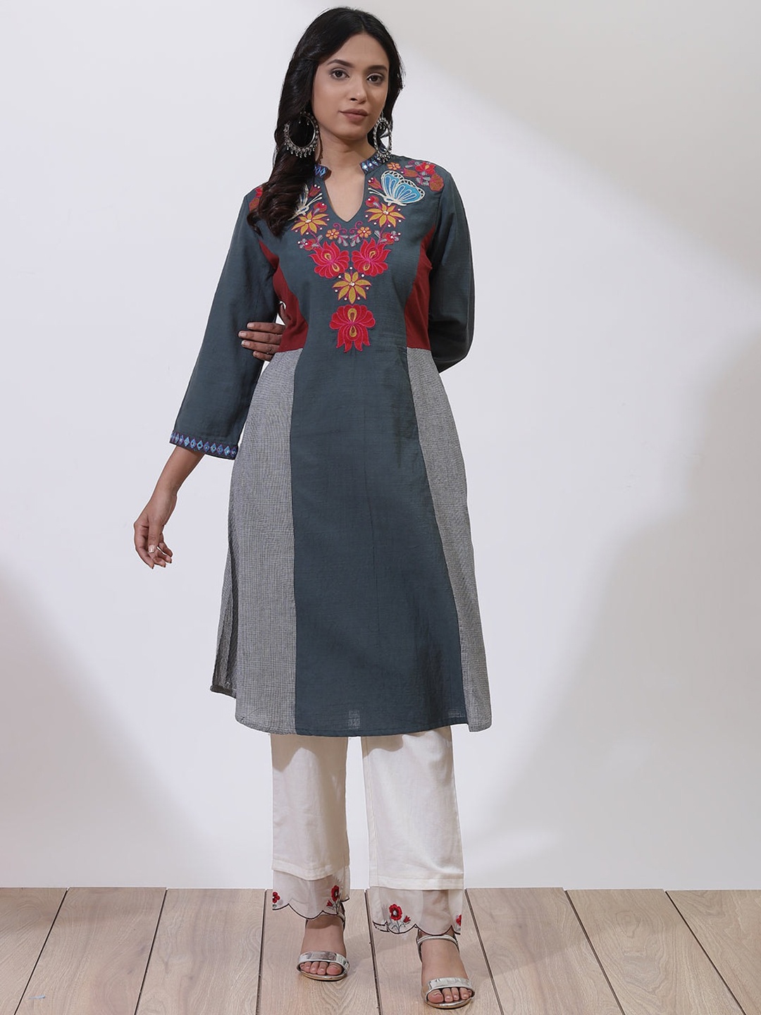 

Lakshita Women Green Embroidered Thread Work Kurta