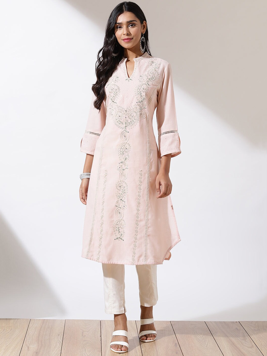 

Lakshita Women Peach-Coloured & White Floral Yoke Design Kurta