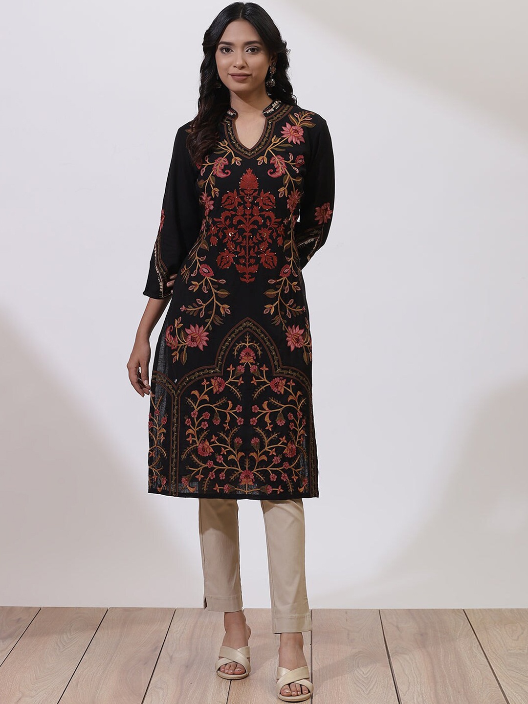 

Lakshita Women Black & Maroon Floral Embroidered Flared Sleeves Kurta