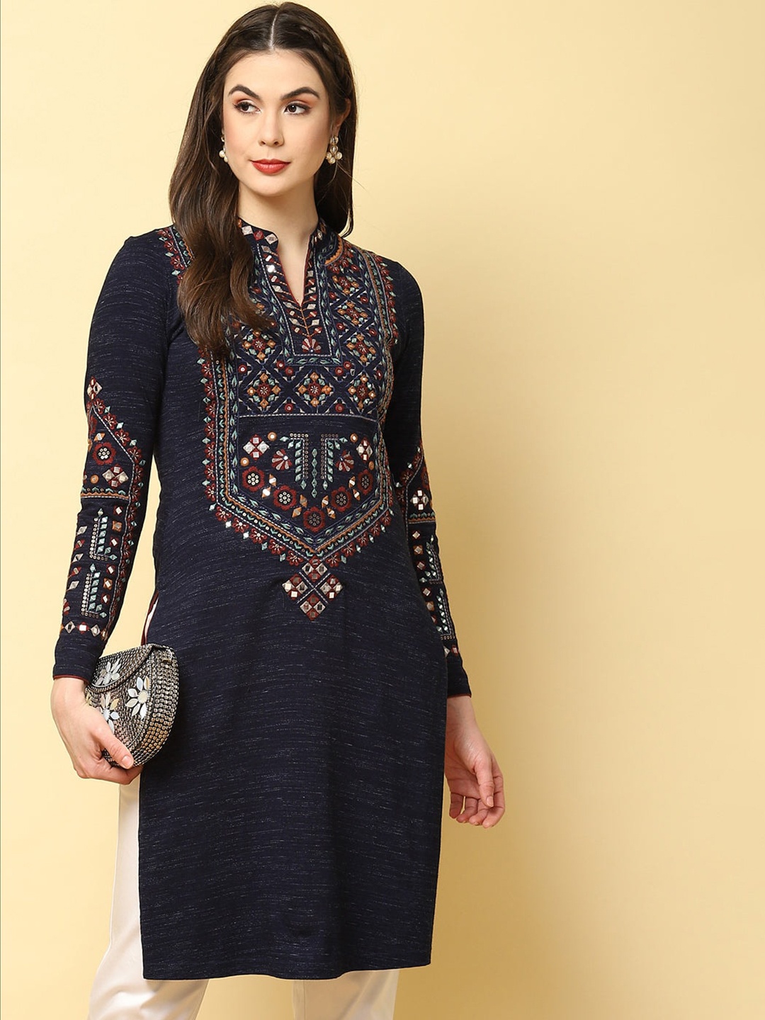 

Lakshita Women Blue Geometric Embroidered Kurta
