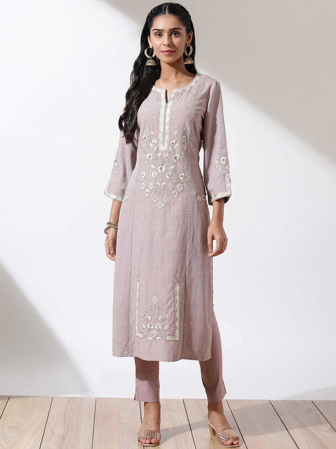 

Lakshita Women Mauve Yoke Design Flared Sleeves Thread Work Kurta