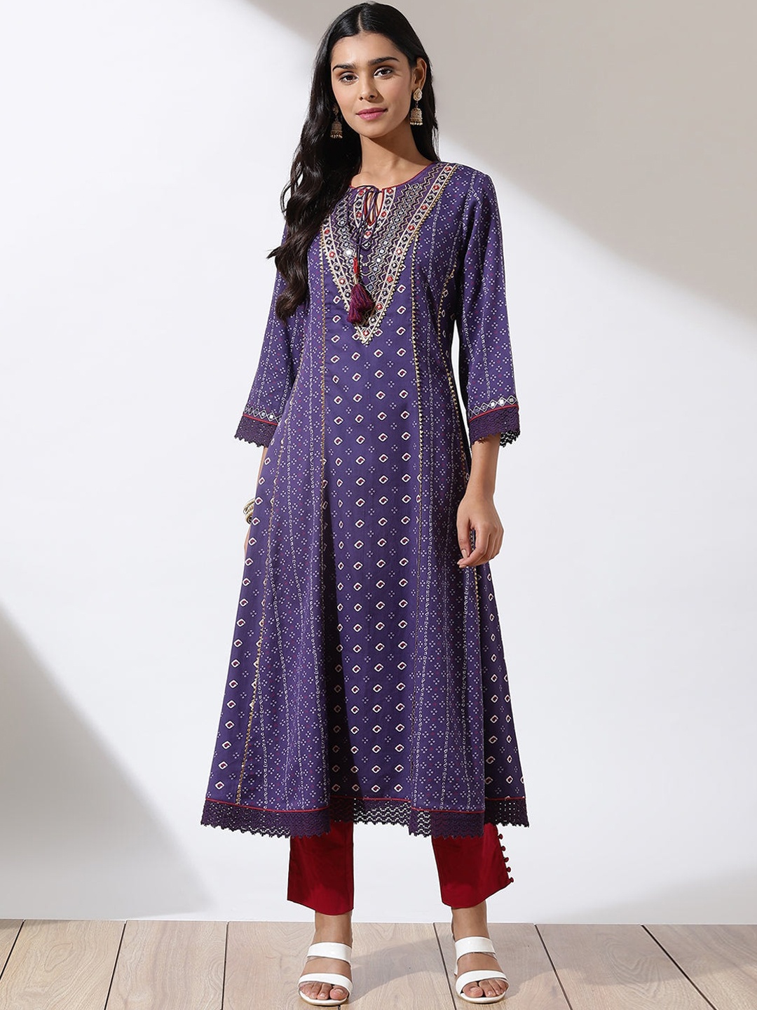 

Lakshita Women Purple Ethnic Motifs Printed Keyhole Neck Thread Work Anarkali Kurta