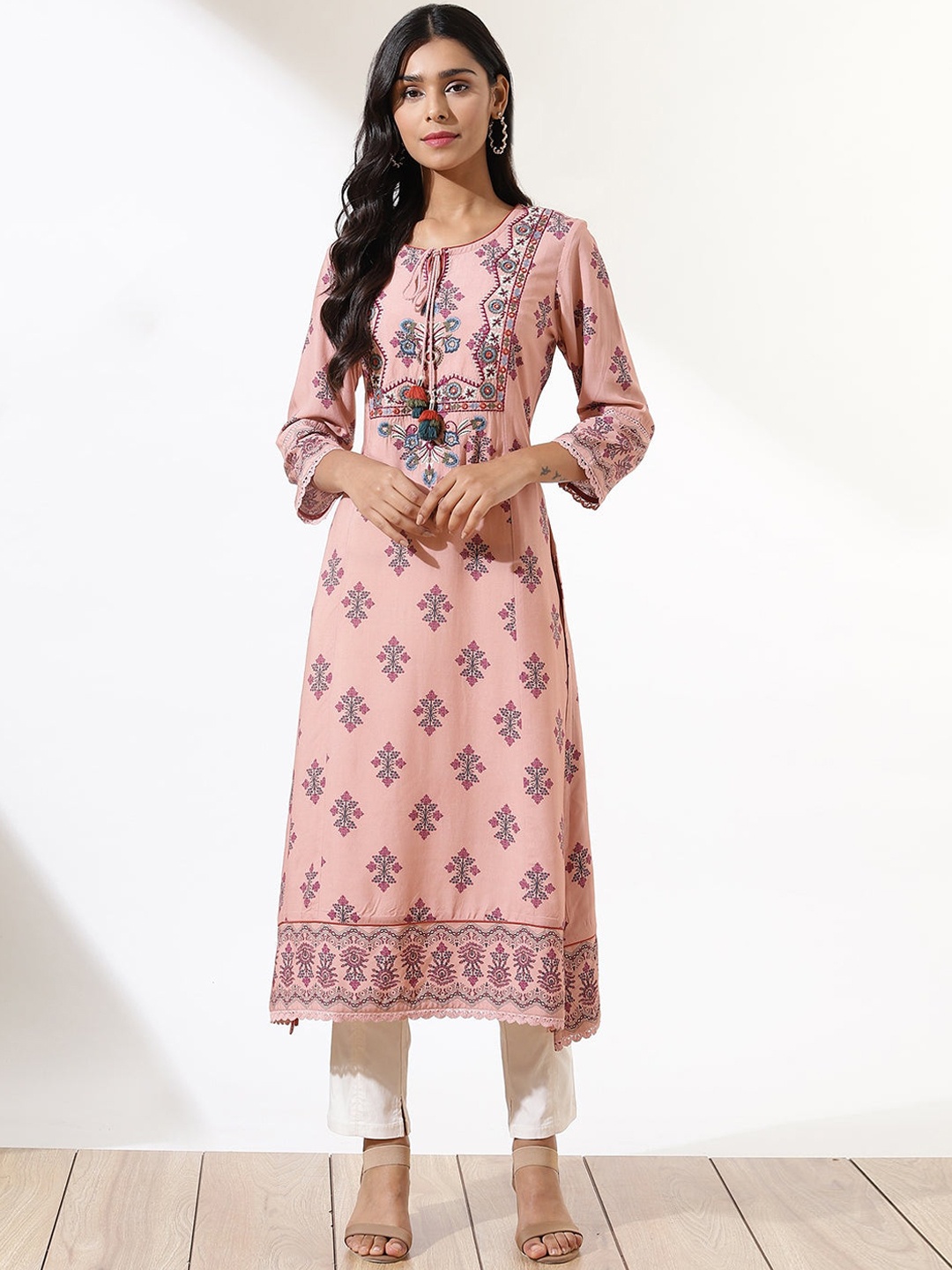 

Lakshita Women Peach-Coloured Thread Work Kurta
