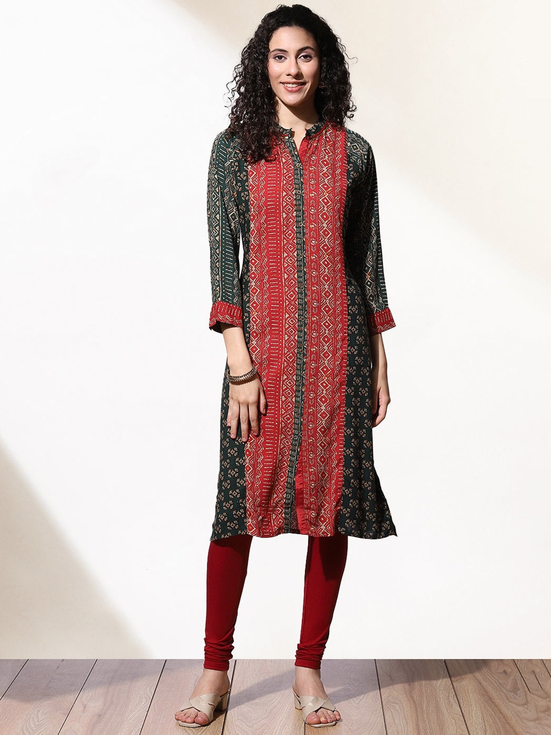 

Lakshita Women Green & Red Geometric Foil-Printed Kurta