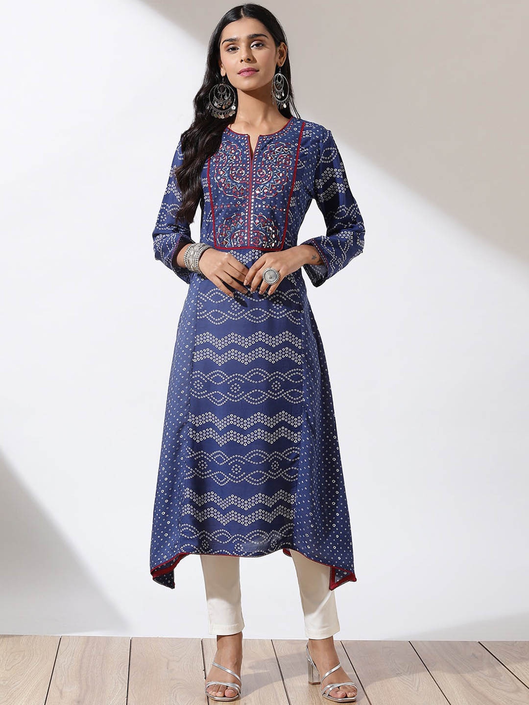 

Lakshita Women Blue Embroidered Flared Sleeves Kurta