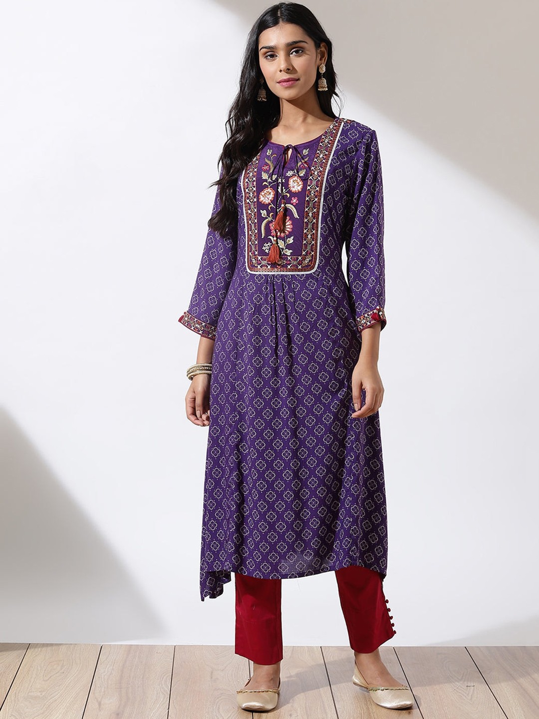 

Lakshita Women Purple & White Ethnic Motifs Printed Kurta
