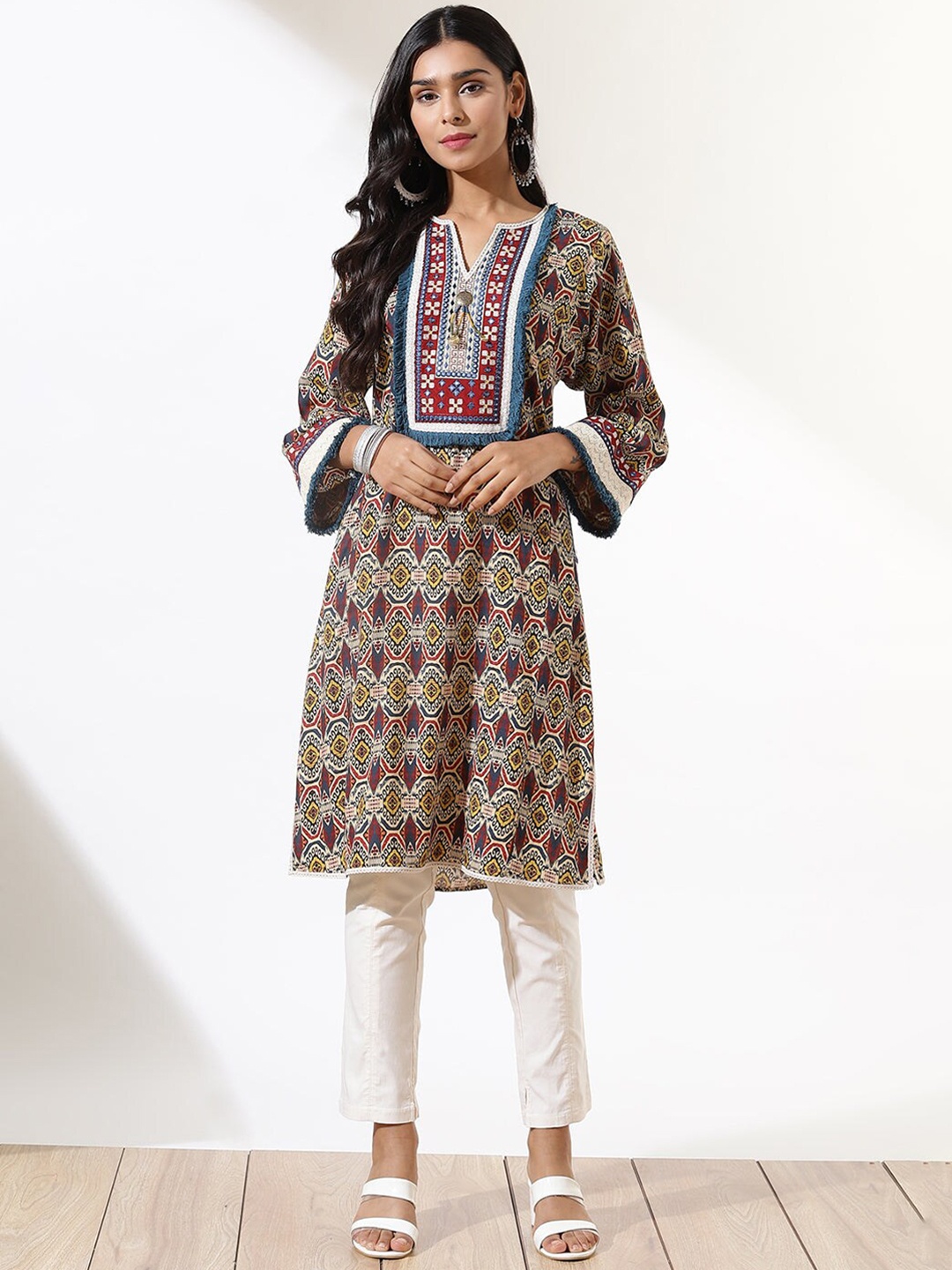 

Lakshita Women Brown & Red Floral Printed Flared Sleeves Thread Work Kurta