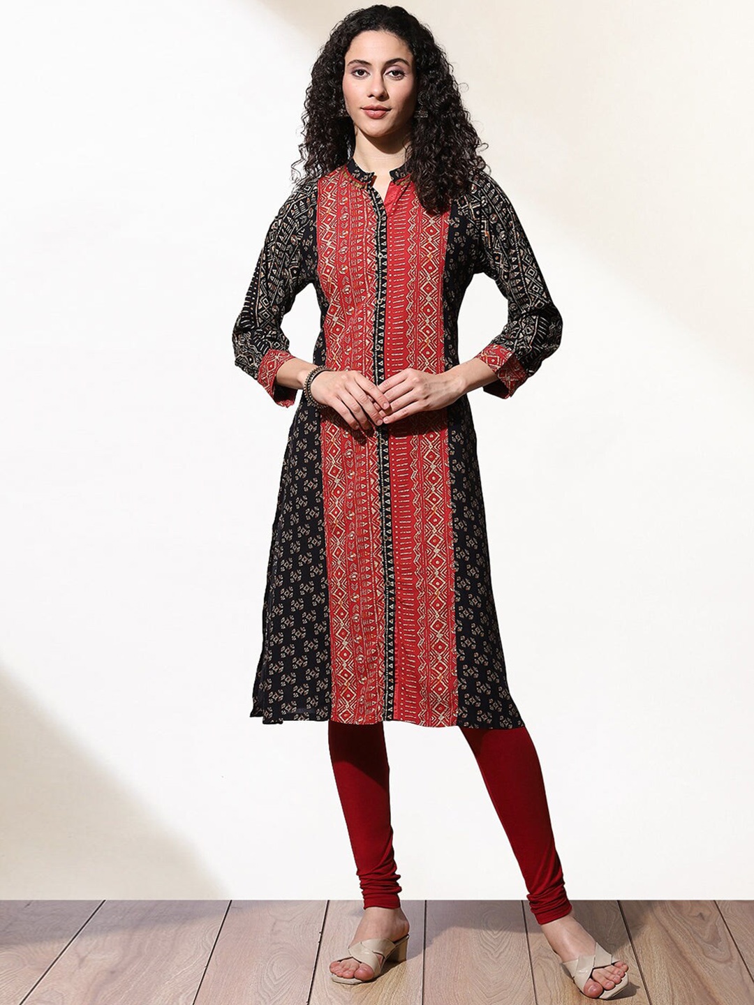 

Lakshita Women Black Geometric Printed Kurta