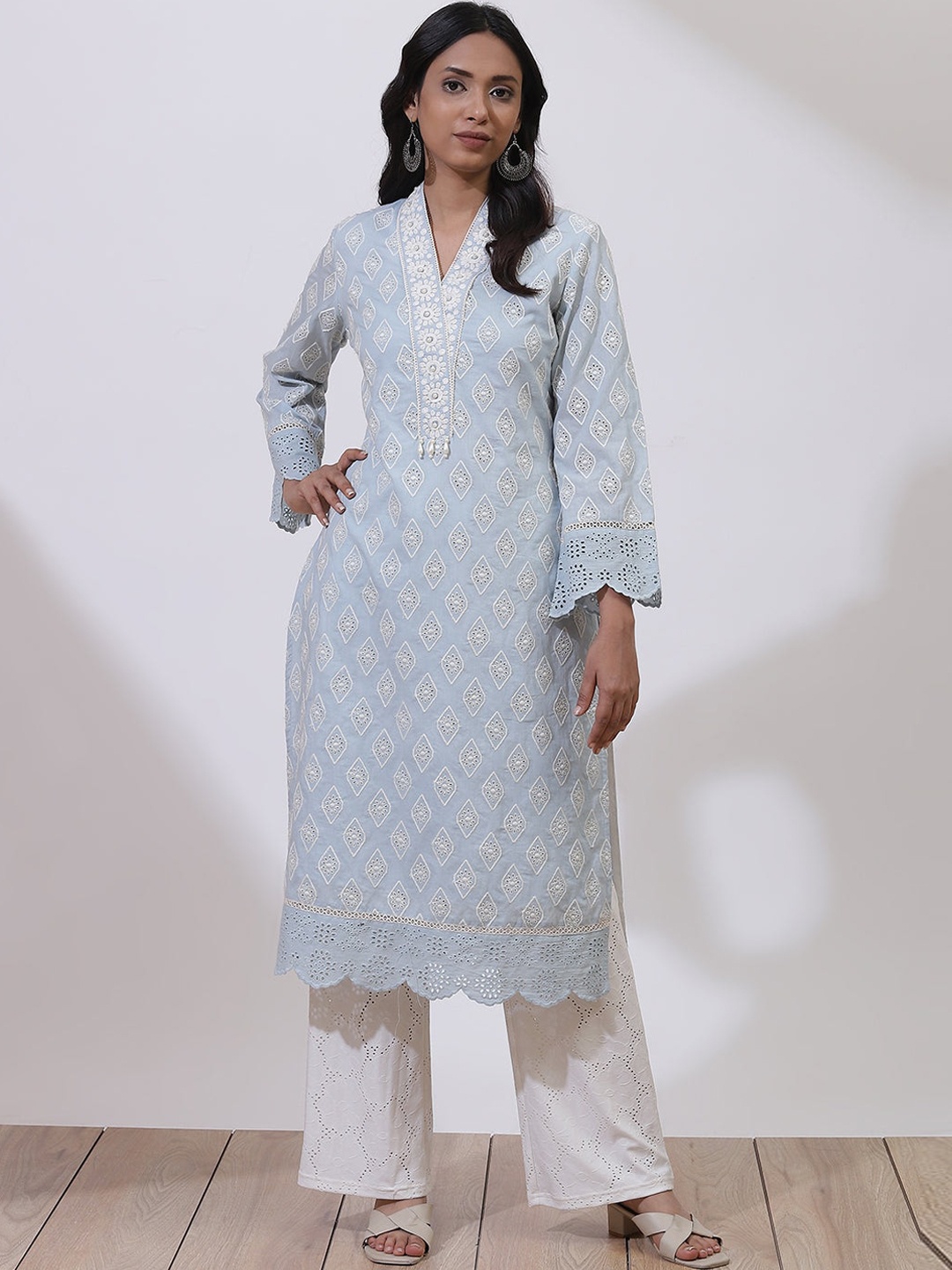 

Lakshita Women Blue Ethnic Motifs Thread Work Kurta