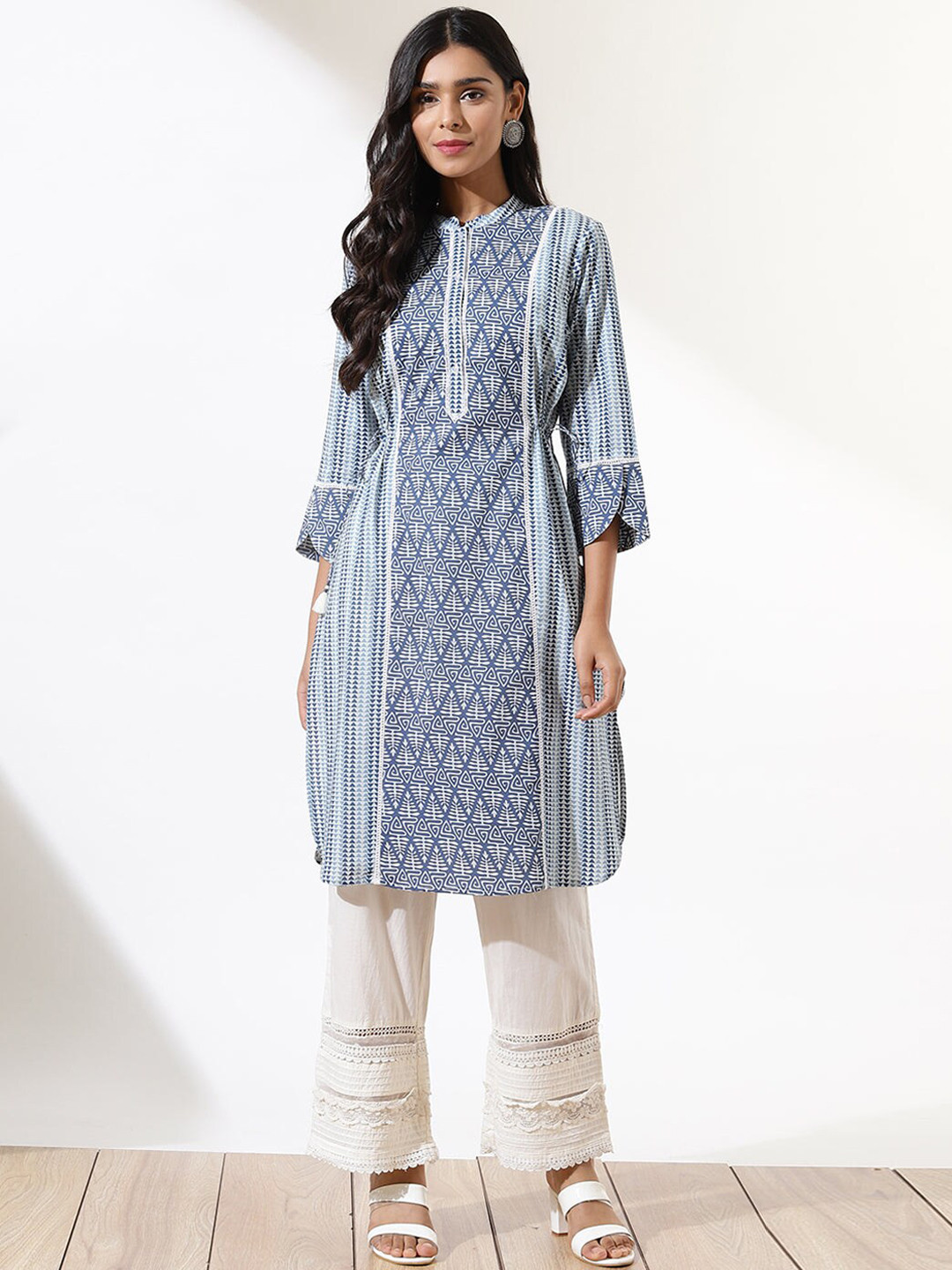 

Lakshita Women Blue Geometric Cotton Straight Kurta