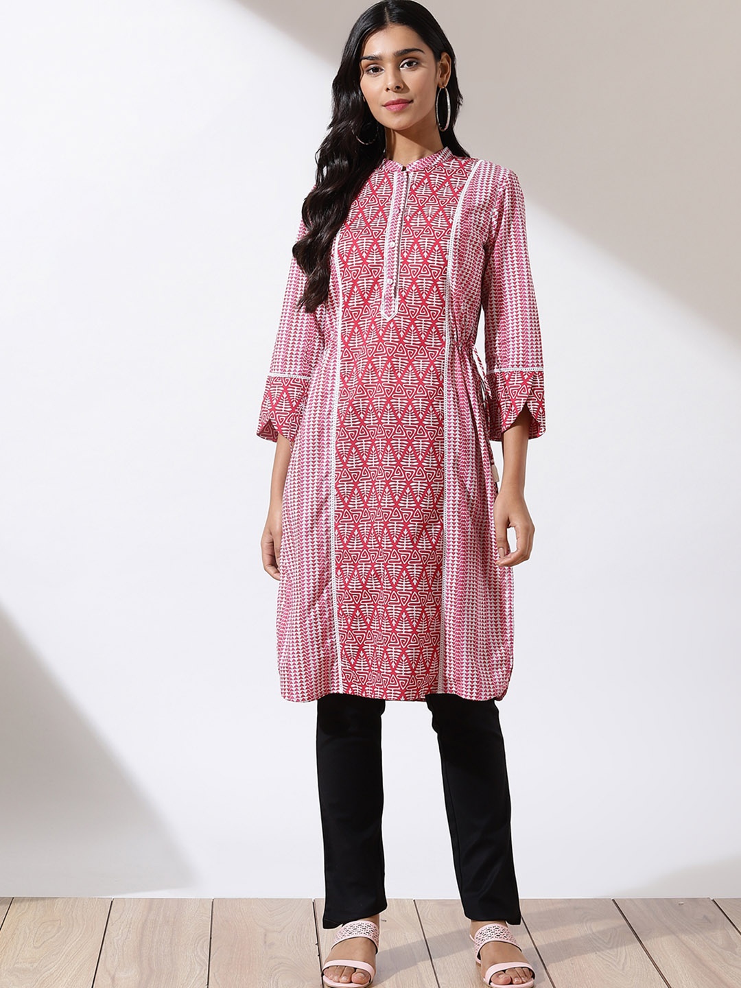 

Lakshita Women Red Geometric Printed Pure Cotton Kurta