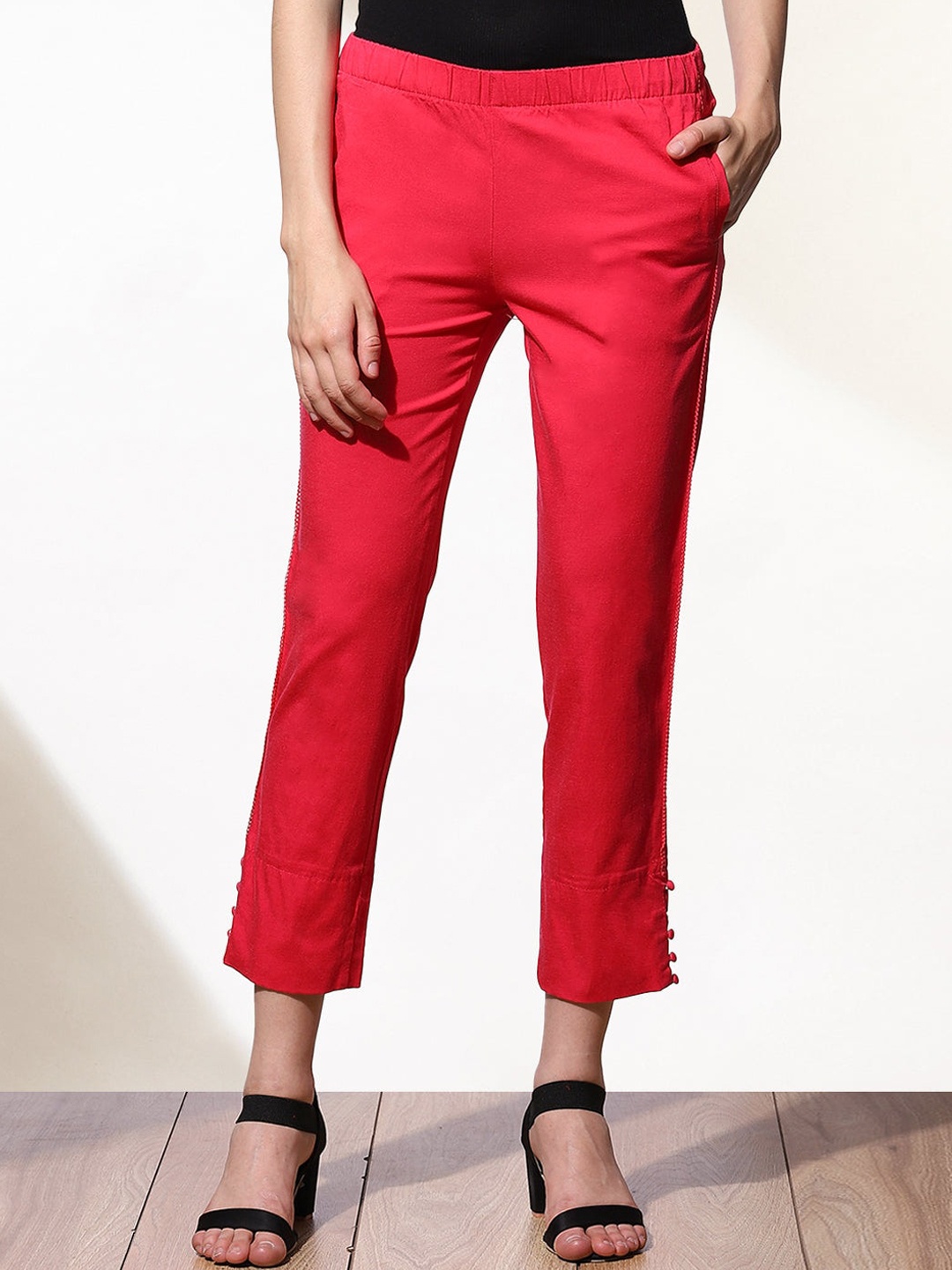

Lakshita Women Pink Capris