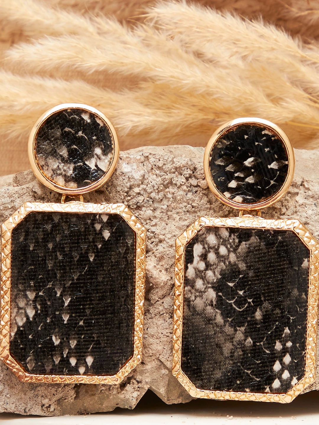 

SOHI Women Black Contemporary Drop Earrings