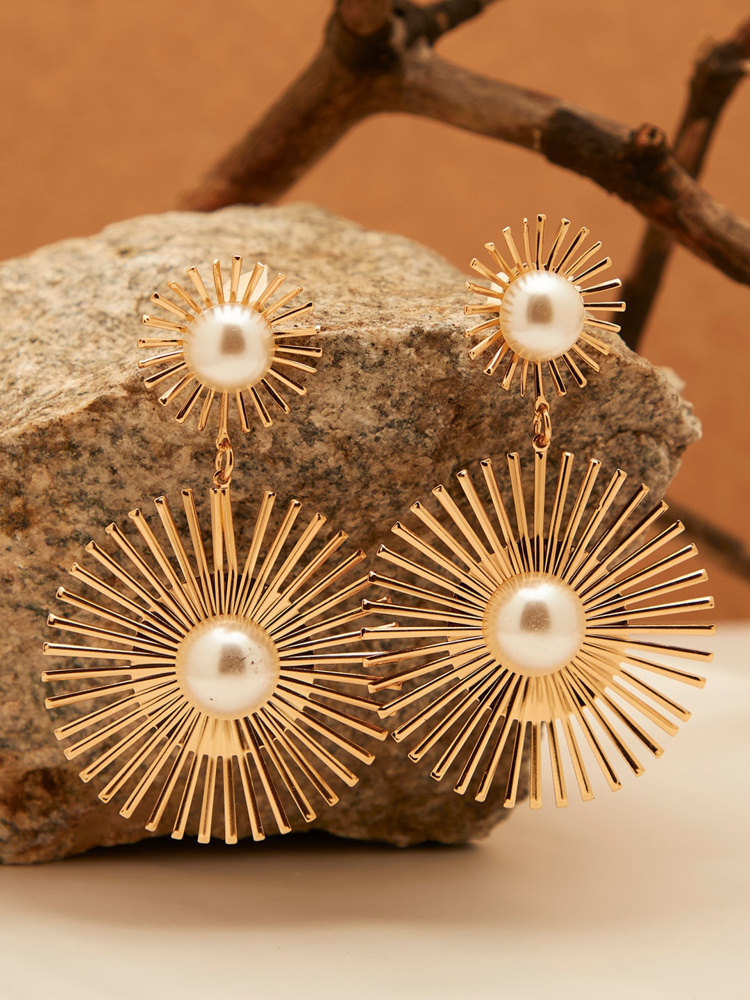 SOHI Gold-Toned Contemporary Drop Earrings