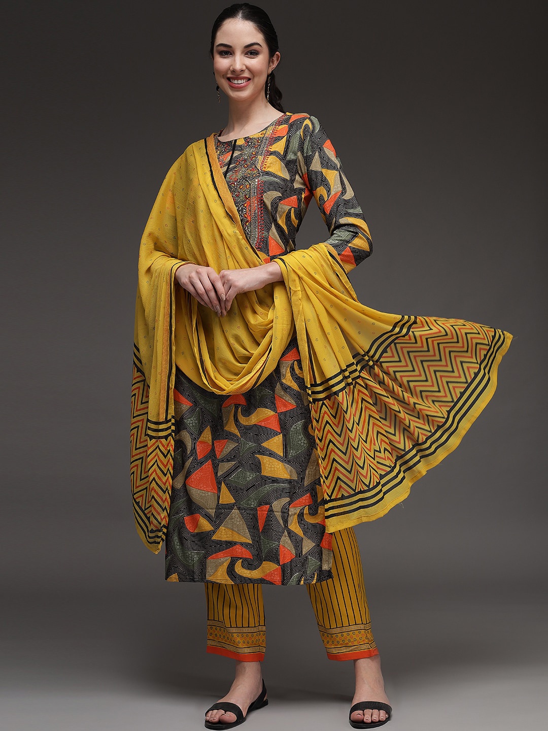 

Nehamta Women Multicoloured Ethnic Motifs Embroidered Kurti with Trousers & With Dupatta, Multi