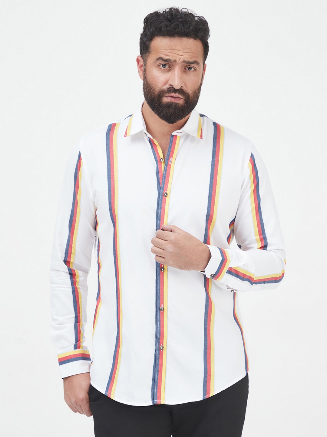 

MR BUTTON Men White Slim Fit Printed Casual Shirt