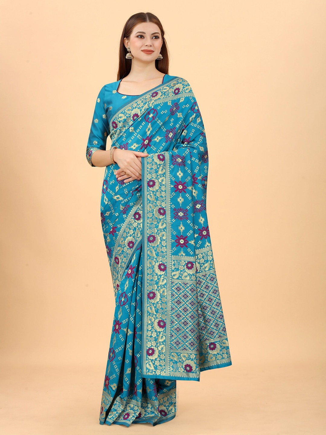 

WELL WORN Women Blue & Gold-Toned Woven Design Zari Silk Cotton Banarasi Saree