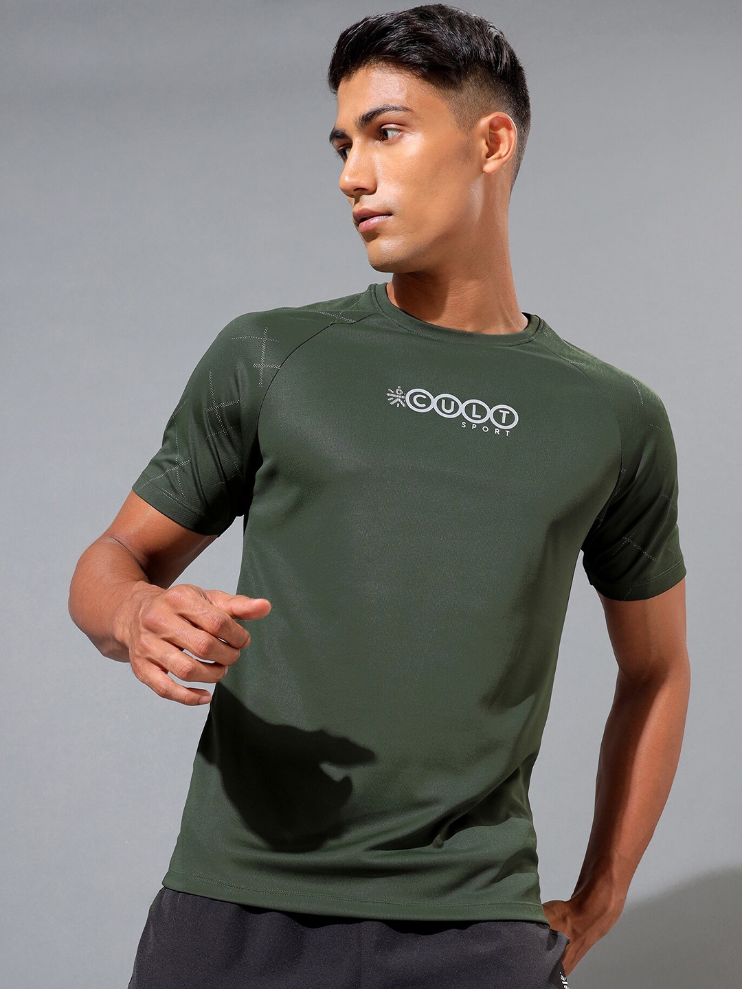 

cultsportone Men Olive Green Moisture Wicking Regular Fit Performance T-shirt