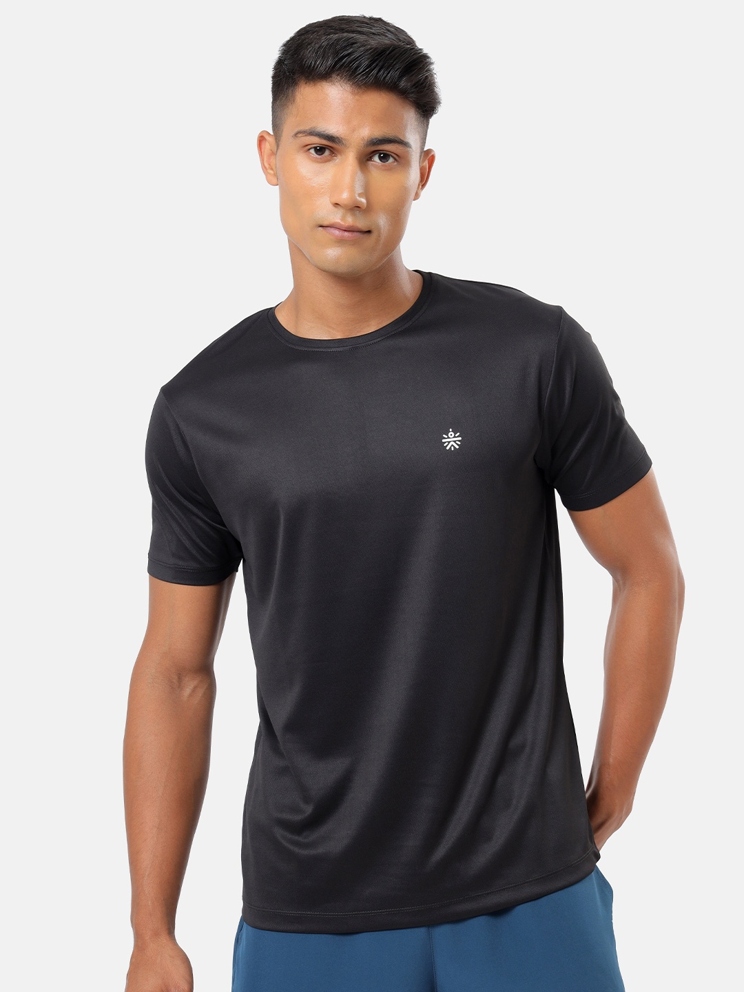 

cultsportone Men Black Moisture Wicking Performance T-shirt