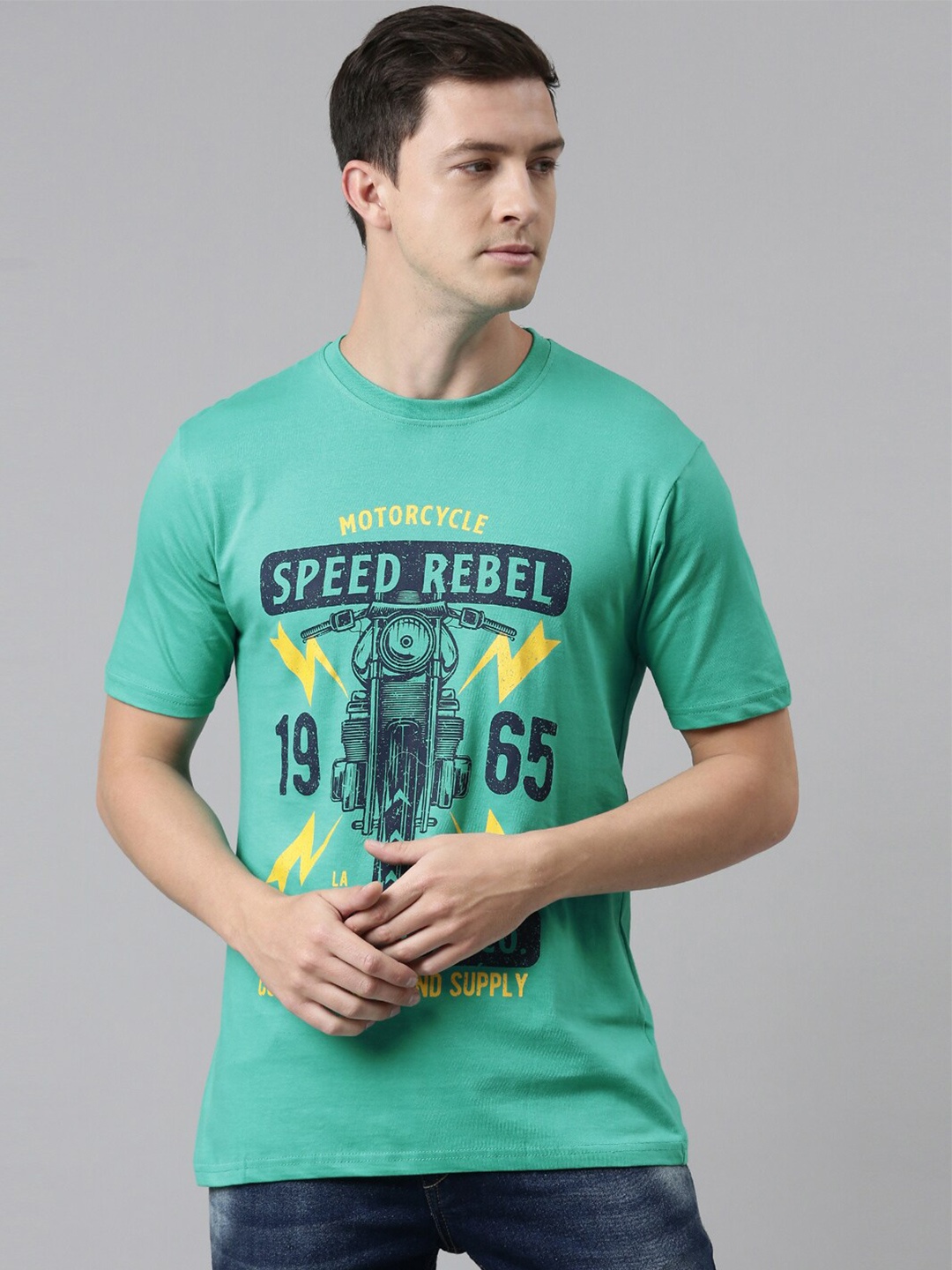 

recast Men Green Typography Printed Pure Cotton T-shirt