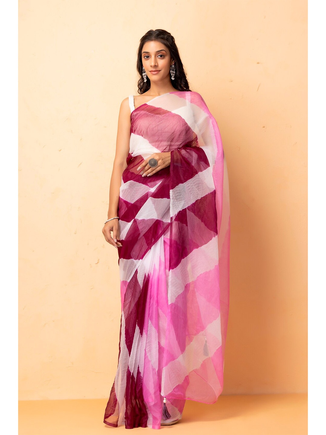 

Geroo Jaipur Pink & White Leheriya Beads and Stones Organza Leheriya Saree