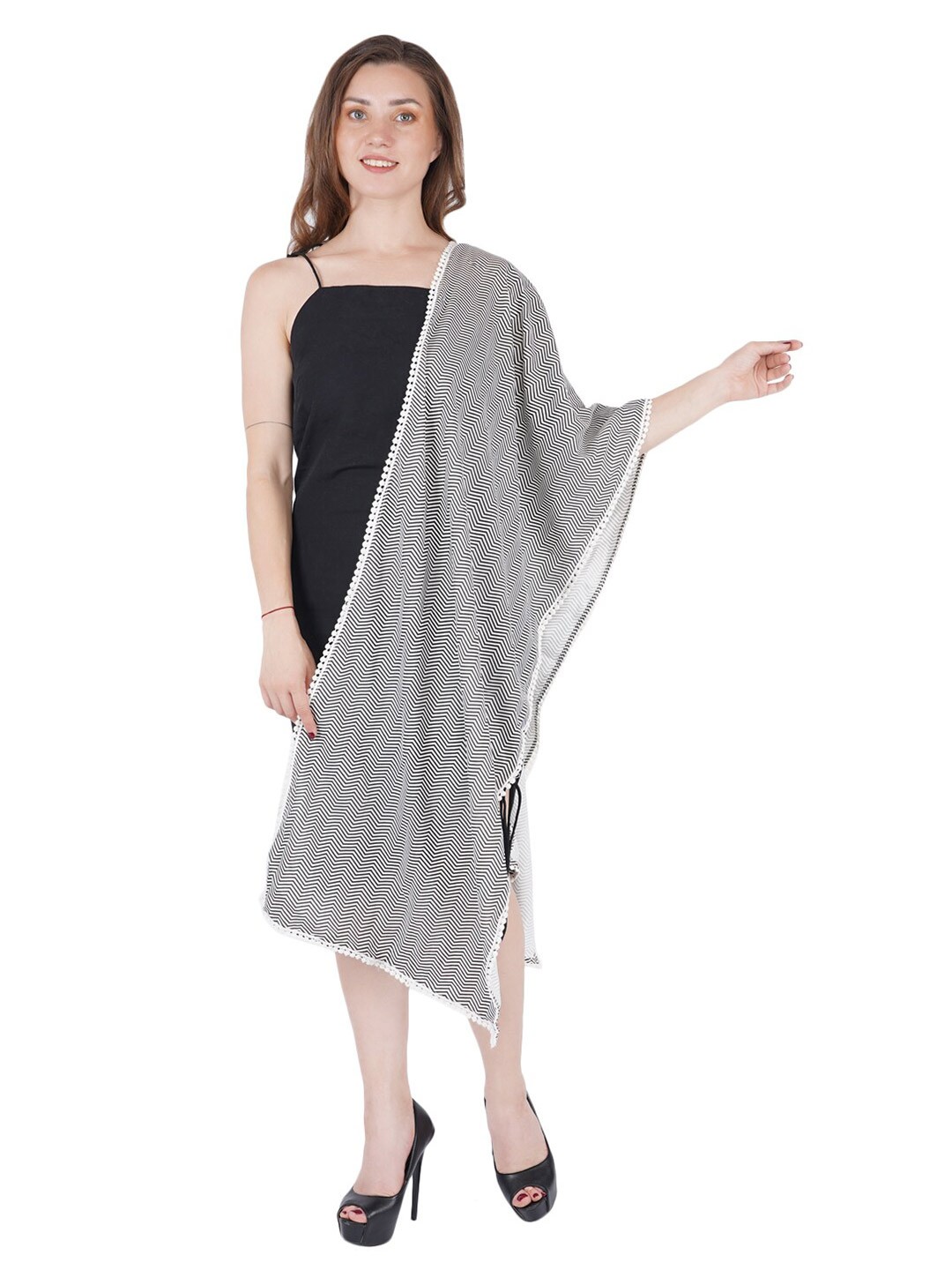 

Style Shoes Women White & Black Printed Stole
