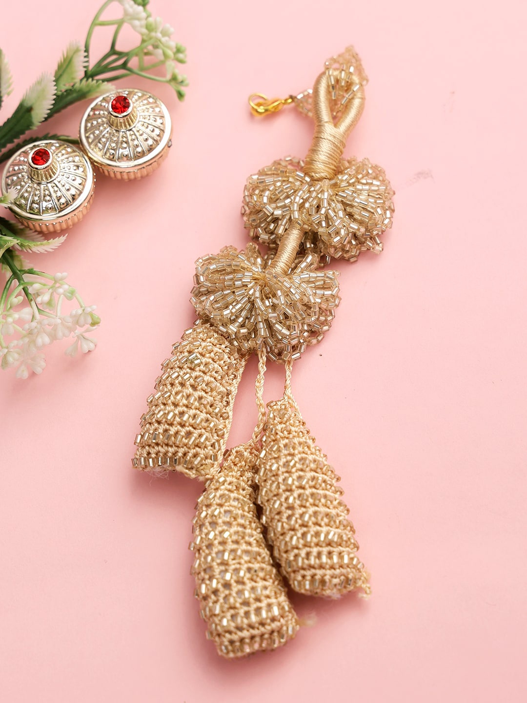 

Aapno Rajasthan Women Beige Rakhi With Roli Chawal & Greetings Card
