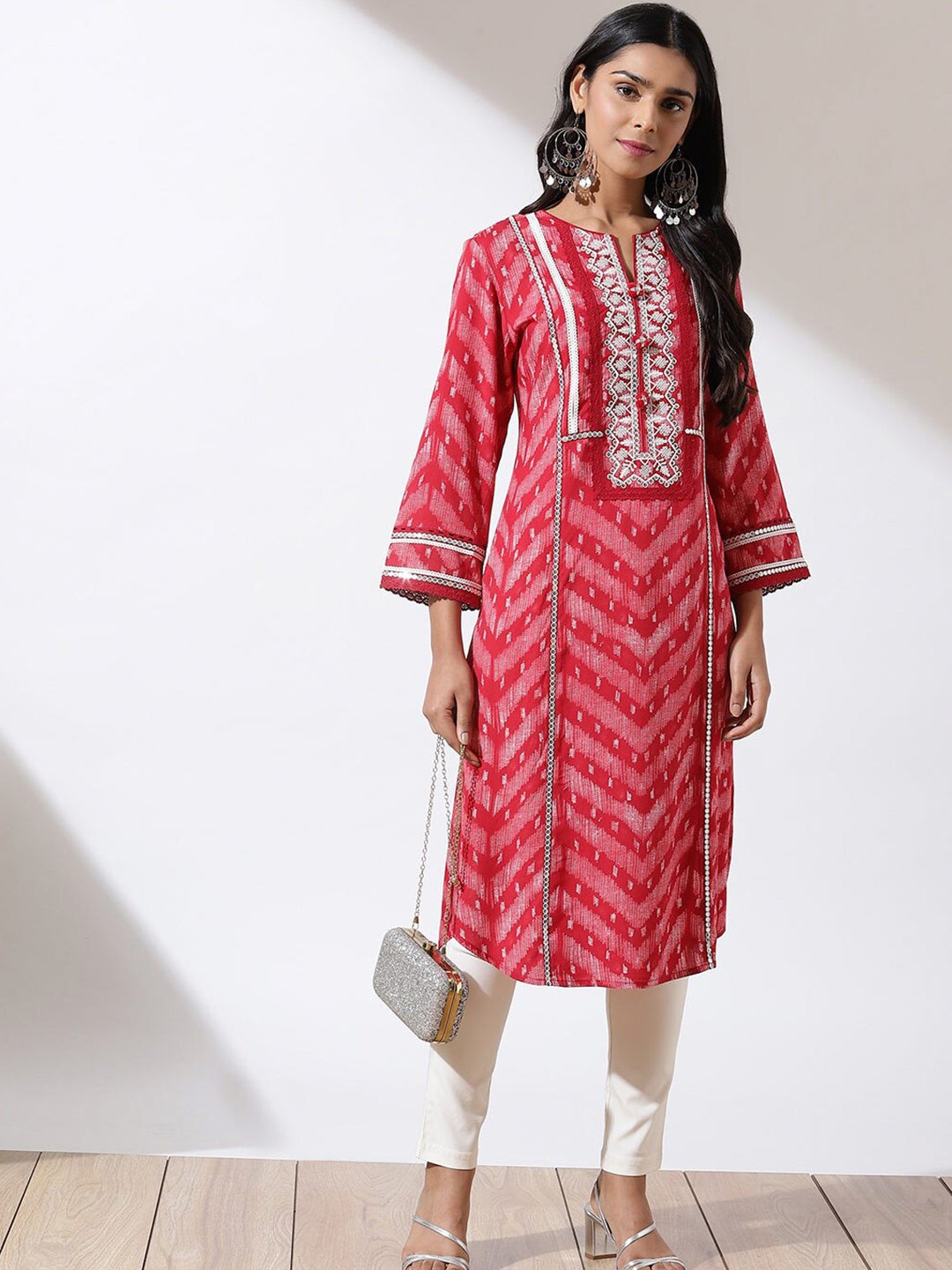 

Lakshita Women Red & White Chevron Printed Embroidered Kurta
