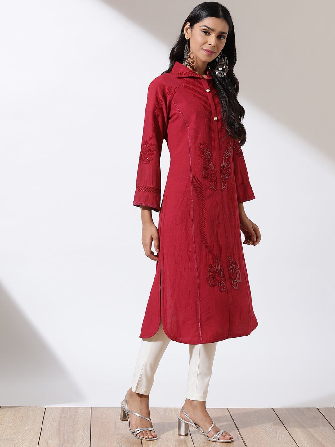 

Lakshita Women Maroon Floral Sequinned Embroidered Kurta