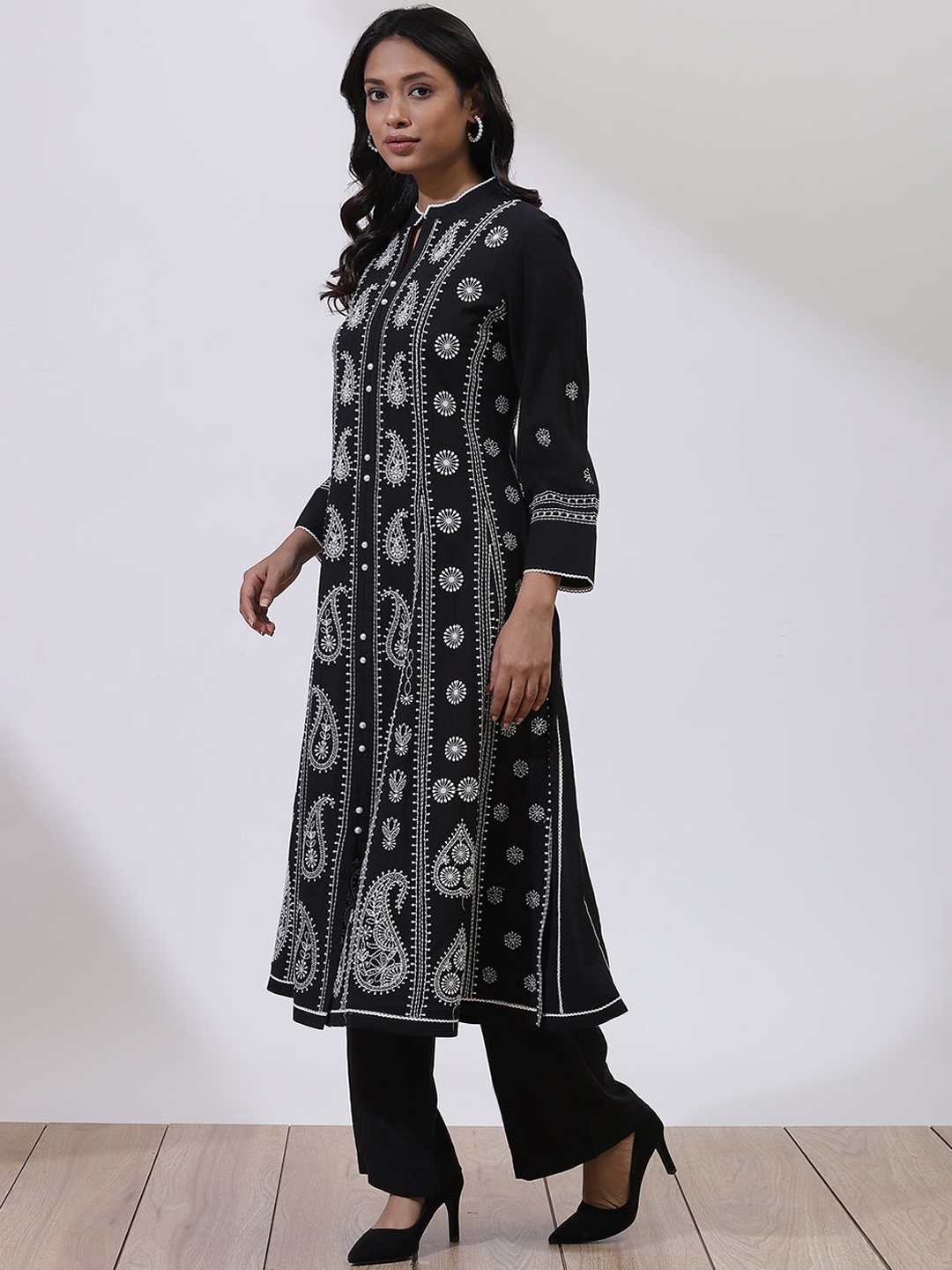 

Lakshita Women Black Embroidered Anarkali Kurta