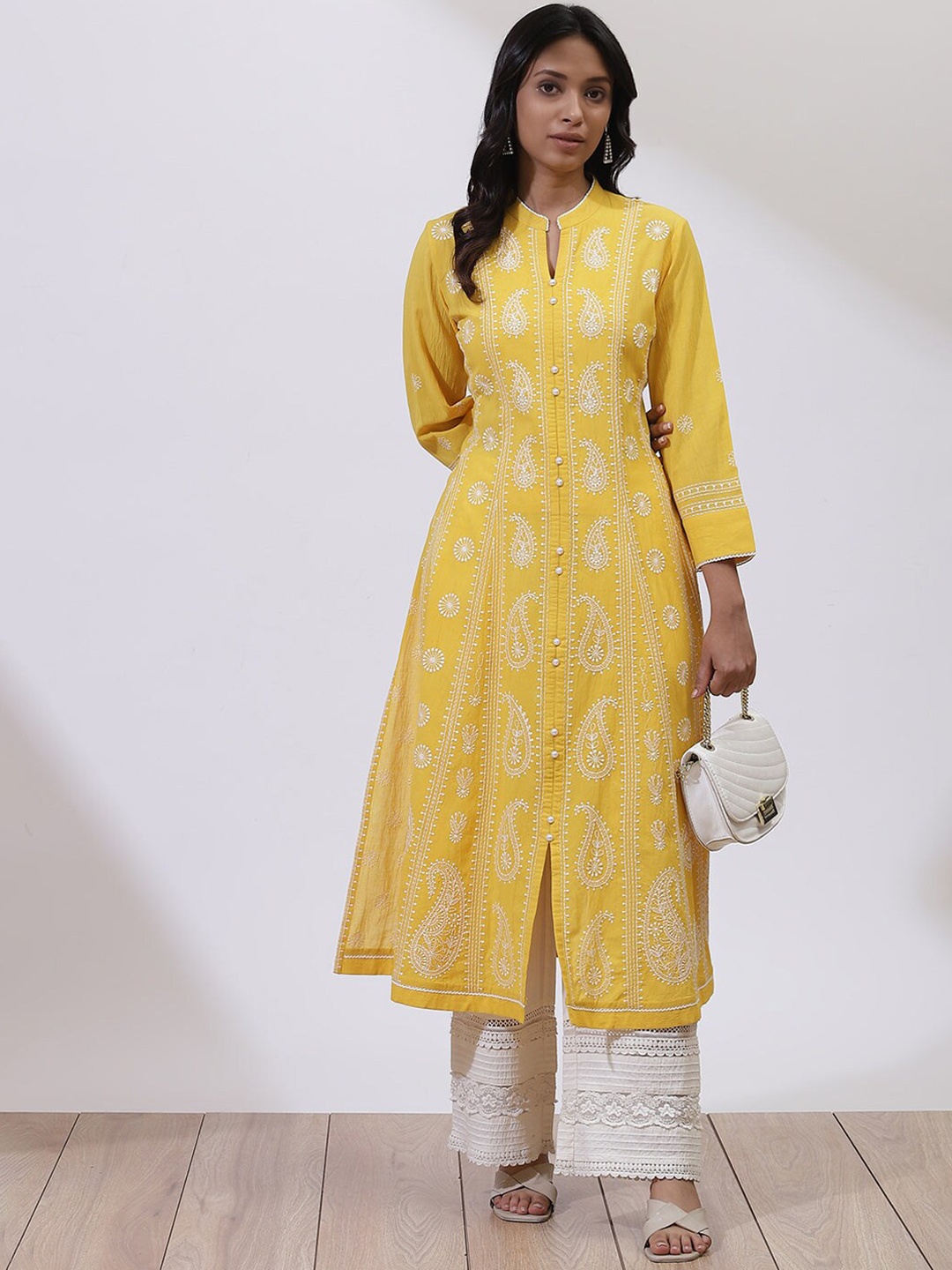 

Lakshita Women Yellow Floral Embroidered Thread Work Kurta