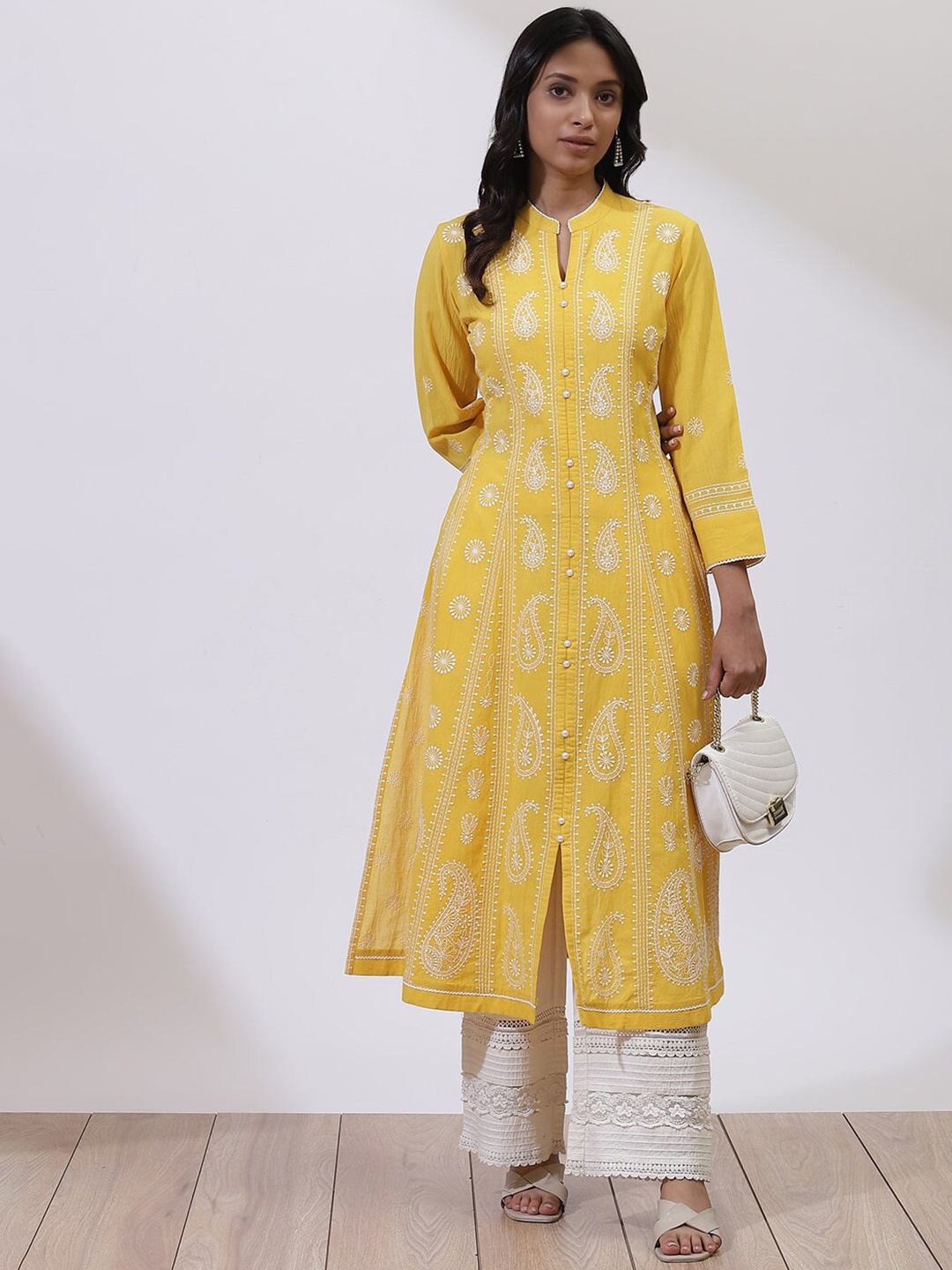 

Lakshita Women Yellow Floral Embroidered Thread Work Kurta