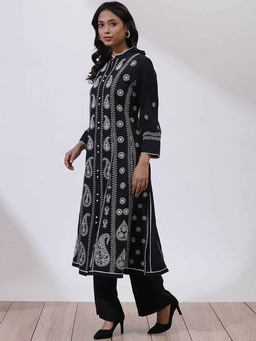 

Lakshita Women Black Ethnic Motifs Embroidered Thread Work Kurta