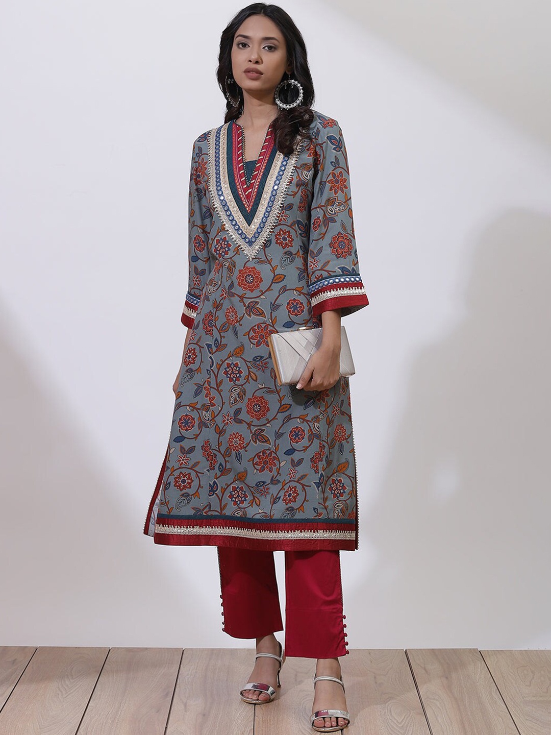 

Lakshita Women Grey Floral Printed Mirror Work Kurta