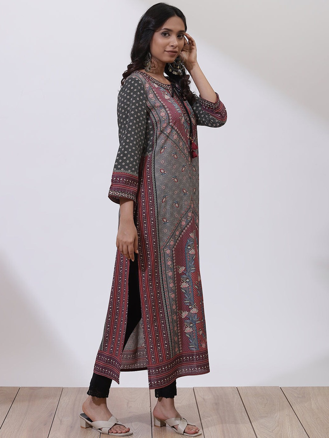 

Lakshita Women Black Floral Motifs Printed Kurta with Sequins