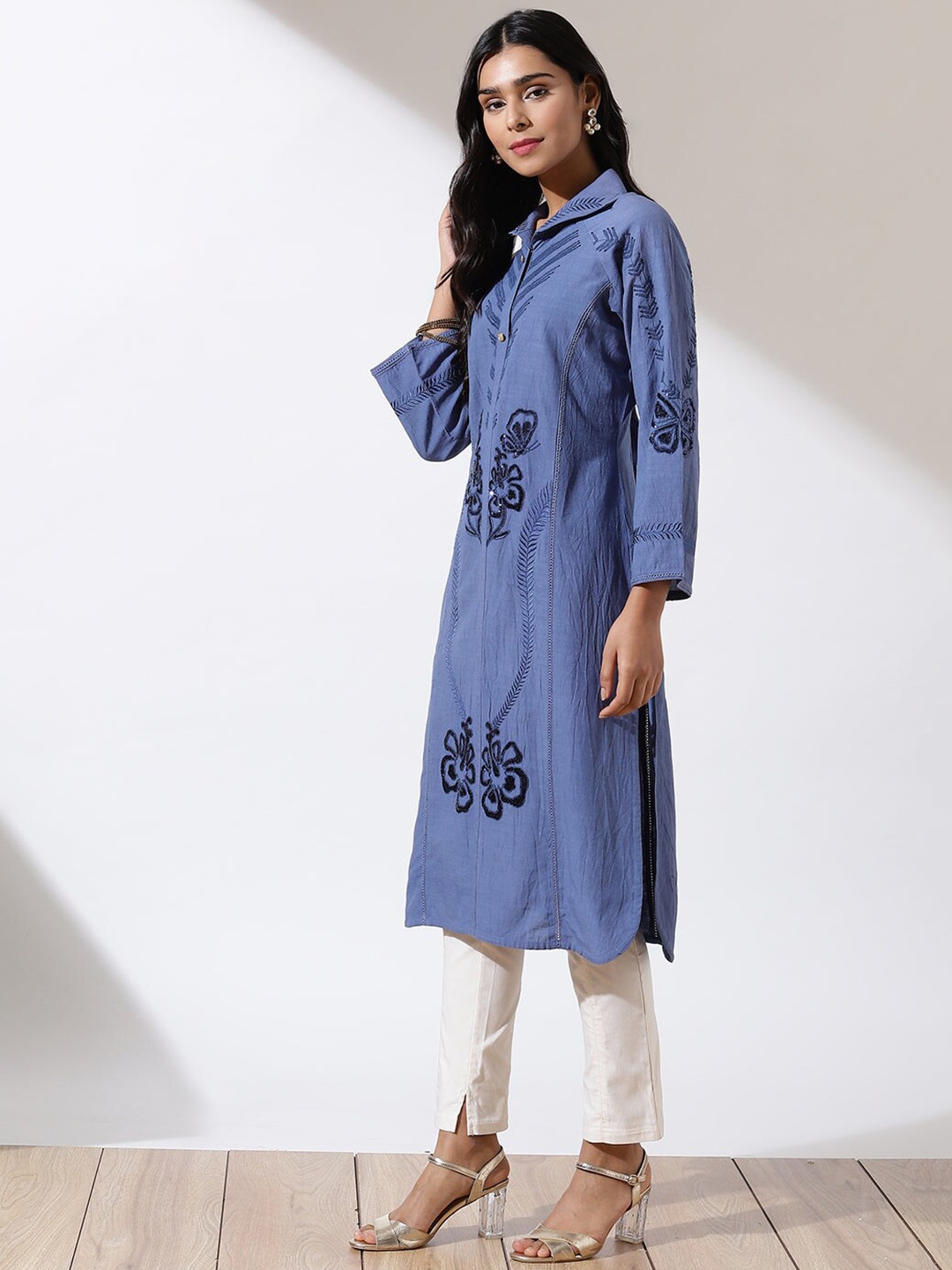 

Lakshita Women Blue Floral Embroidered Kurta