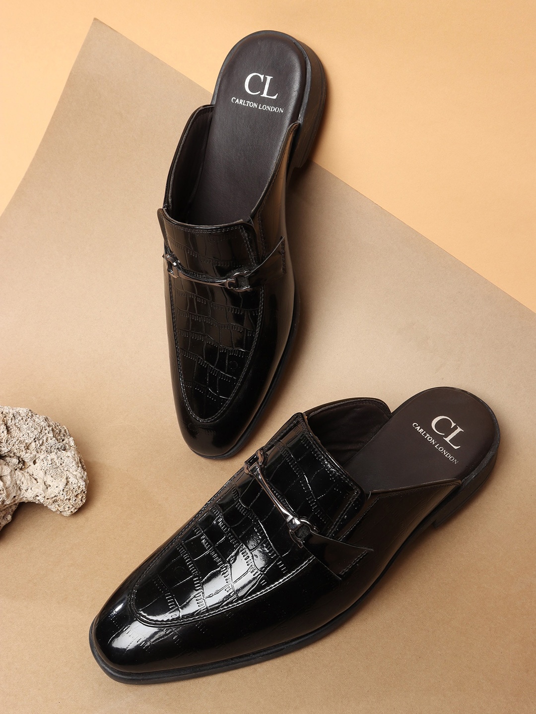 

Carlton London Men Black Textured Mules
