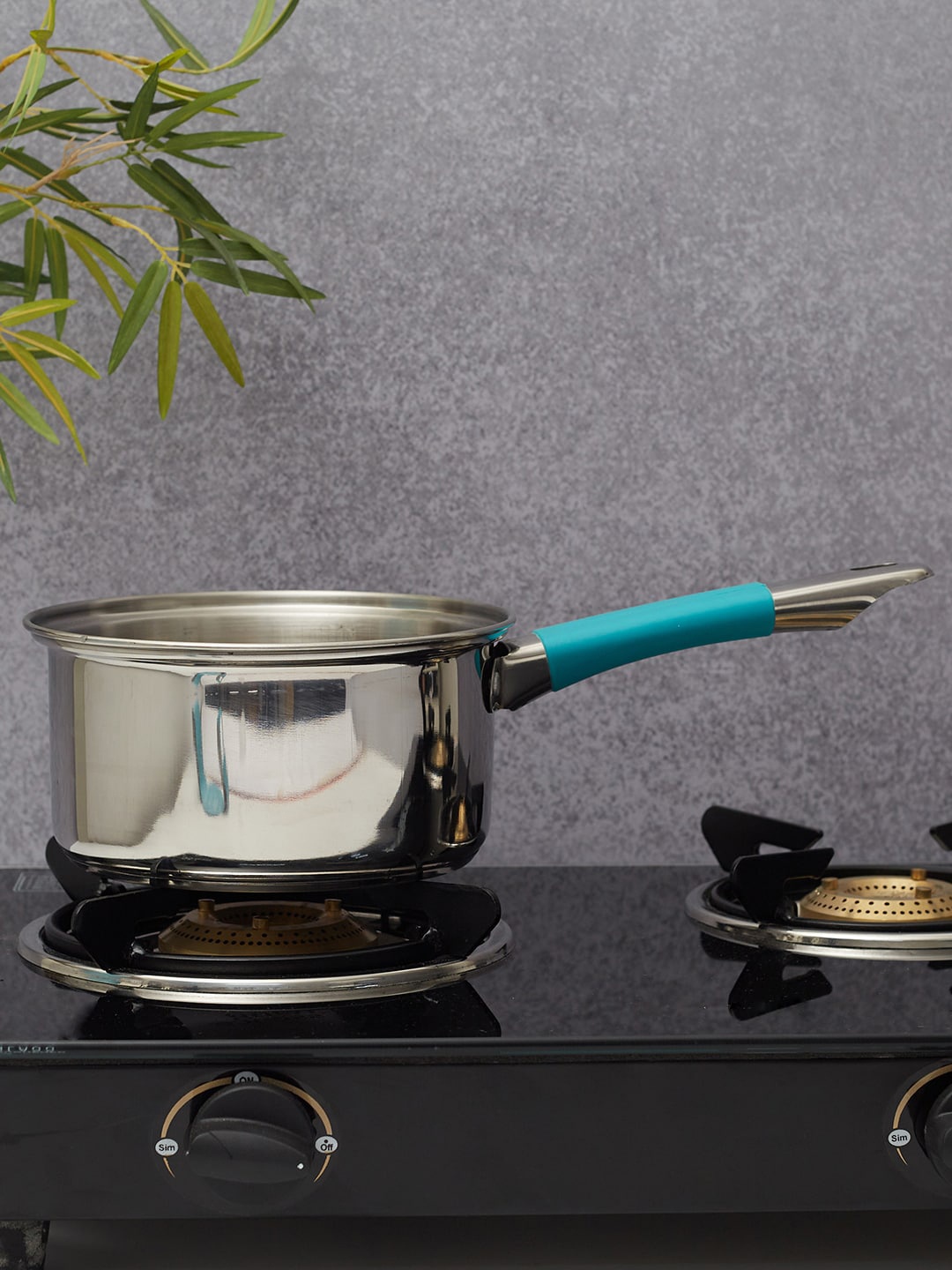 

HomeTown Silver-Toned Solid Stainless Steel Capsule Bottom Sauce Pan