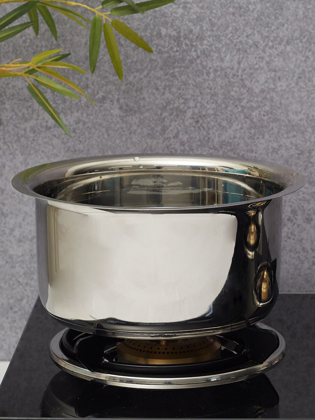 

HomeTown Silver-Toned Solid Dishwasher Safe Stainless Steel Tope