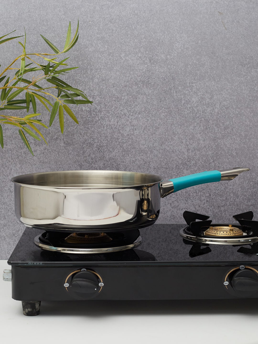 

HomeTown Silver-Toned Master Cook Dishwasher Safe Stainless Steel Capsule Bottom Fry Pan