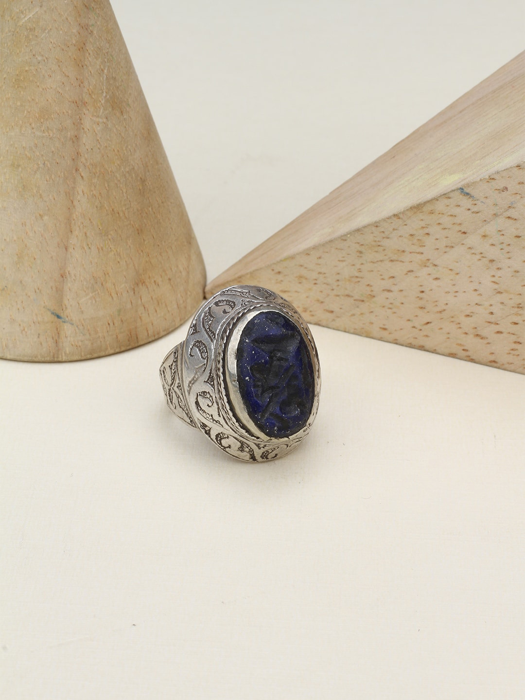 

SANGEETA BOOCHRA Silver-Toned Black Oxyx Stone Studded Finger Ring